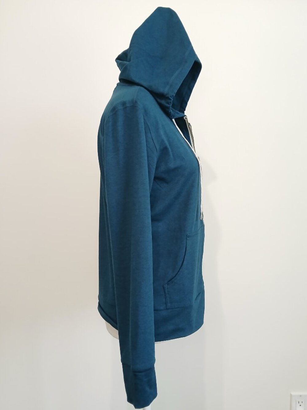 NWOT Vuori Halo Performance Hoodie 2.0 Dreamknit In Blue Coast Heather Size XS - Picture 5 of 10